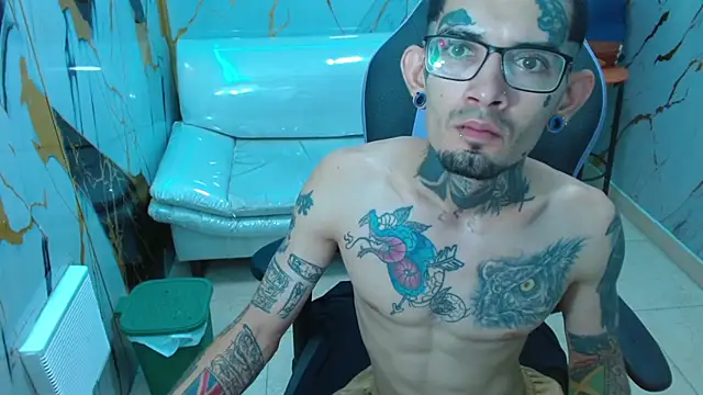 Snapshot of Boy_tatto77 chatting on 04-28-26, 11:47 Boy tatto77 online show from 04-28-26, 11:47