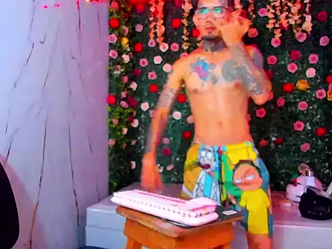 Boy tatto77 online show from 04-15-26, 01:00