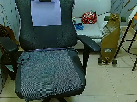 Boy tatto77 online show from 04-01-26, 12:06