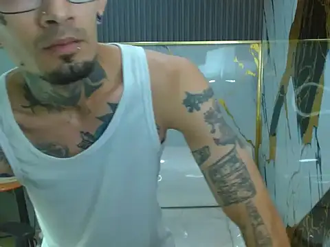 Snapshot of Boy_tatto77 chatting on 05-05-26, 11:46 Boy tatto77 online show from 05-05-26, 11:46