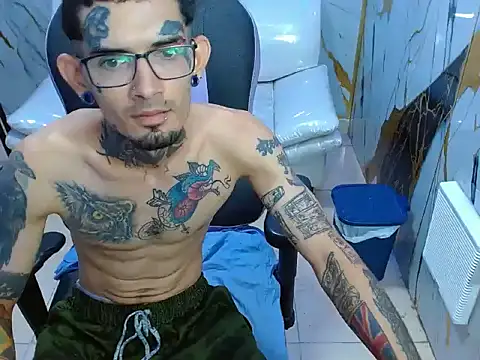 Snapshot of Boy_tatto77 chatting on 05-15-26, 11:52 Boy tatto77 online show from 05-15-26, 11:52