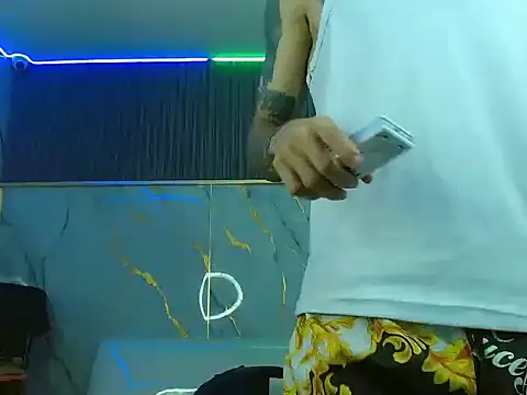 Snapshot of Boy_tatto77 chatting on 05-19-26, 01:56 Boy tatto77 online show from 05-19-26, 01:56