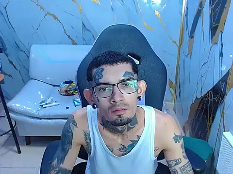 Snapshot of Boy_tatto77 chatting on 05-09-26, 11:35 Boy tatto77 online show from 05-09-26, 11:35
