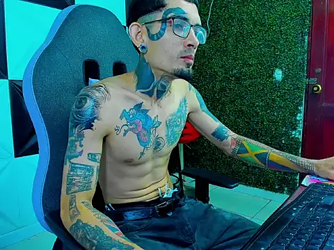 Snapshot of Boy_tatto77 chatting on 05-27-26, 12:01 Boy tatto77 online show from 05-27-26, 12:01