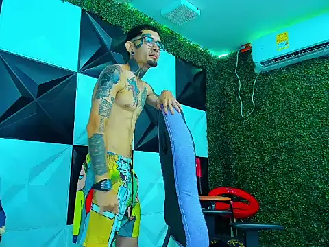 Snapshot of Boy_tatto77 chatting on 05-30-26, 12:39 Boy tatto77 online show from 05-30-26, 12:39