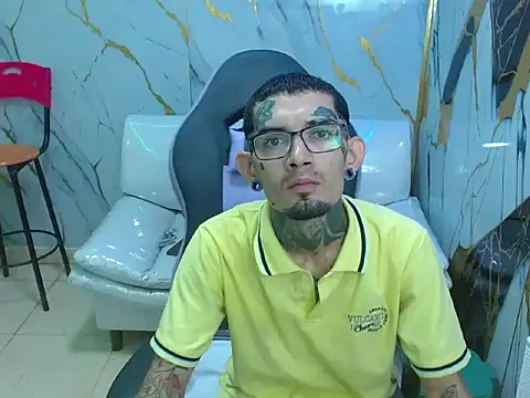 Snapshot of Boy_tatto77 chatting on 05-06-26, 11:47 Boy tatto77 online show from 05-06-26, 11:47