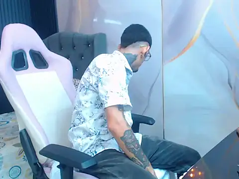 Snapshot of Boy_tatto77 chatting on 05-07-26, 12:08 Boy tatto77 online show from 05-07-26, 12:08