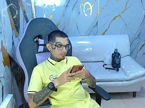 Boy tatto77 online show from 06-30-26, 12:43