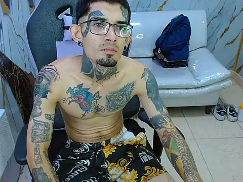 Snapshot of Boy_tatto77 chatting on 05-30-26, 01:28 Boy tatto77 online show from 05-30-26, 01:28