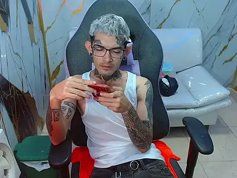 Boy tatto77 online show from 02-15-26, 03:55