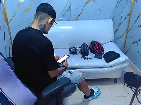 Boy tatto77 online show from 07-16-26, 12:51