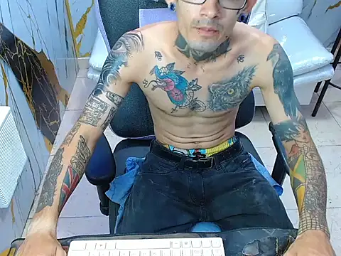 Snapshot of Boy_tatto77 chatting on 06-10-26, 12:06 Boy tatto77 online show from 06-10-26, 12:06