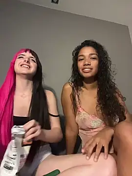 Snapshot of MikaScarlet chatting on 04-28-26, 08:13 MikaScarlet online show from 04-28-26, 08:13