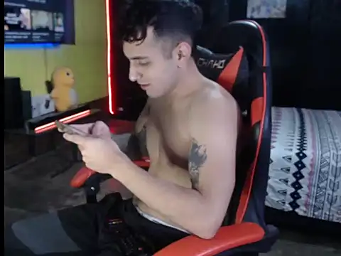 Snapshot of JustynAle2025 chatting on 12-19-25, 10:45 JustynAle2025 online show from 12-19-25, 10:45