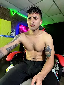 Snapshot of JustynAle2025 chatting on 01-13-26, 03:43 JustynAle2025 online show from 01-13-26, 03:43