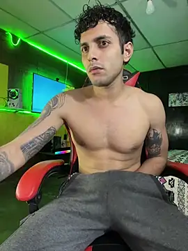 JustynAle2025 online show from 02-12-26, 04:07