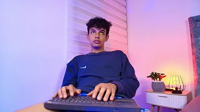 maxfrost 1 online show from 01-09-26, 07:32