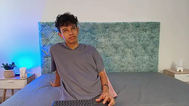 maxfrost 1 online show from 12-22-25, 07:14