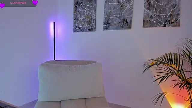 Snapshot of Nicollewest1 chatting on 05-24-26, 11:48 Nicollewest1 online show from 05-24-26, 11:48