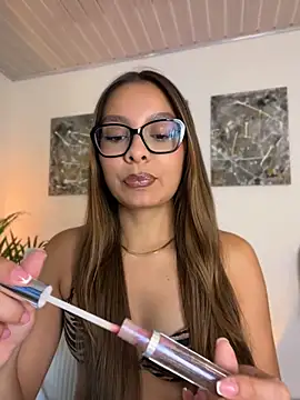 Snapshot of Nicollewest1 chatting on 07-18-26, 11:24 Nicollewest1 online show from 07-18-26, 11:24