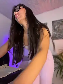 Snapshot of Nicollewest1 chatting on 05-08-26, 01:42 Nicollewest1 online show from 05-08-26, 01:42