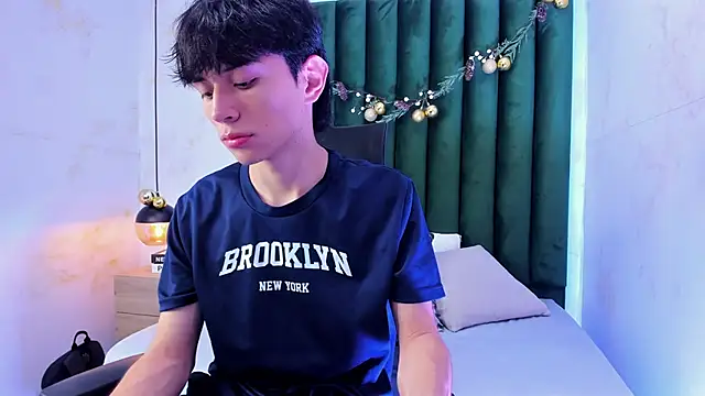 Aron valverde online show from 12-21-25, 03:19