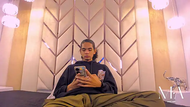 Max Ari online show from 01-11-26, 12:17