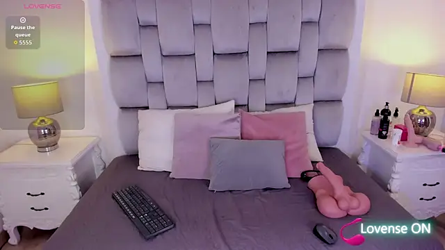 amber  ferrera online show from 04-15-26, 07:40