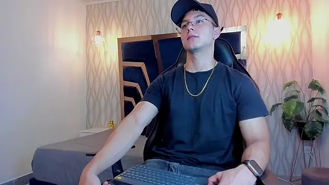 Noah Clarkk online show from 03-18-26, 05:36