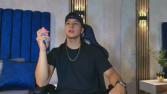 Noah Clarkk online show from 06-03-26, 05:39