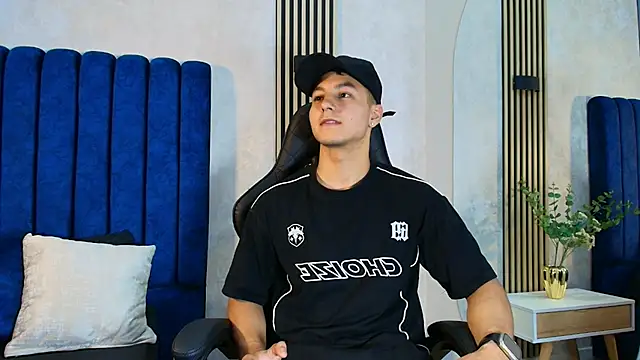 Noah Clarkk online show from 05-17-26, 06:08