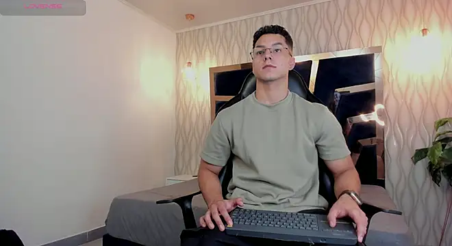 Noah Clarkk online show from 03-01-26, 03:56