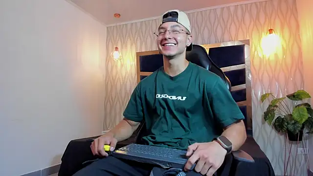 Noah Clarkk online show from 04-21-26, 05:30