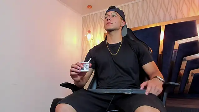Noah Clarkk online show from 04-22-26, 05:20