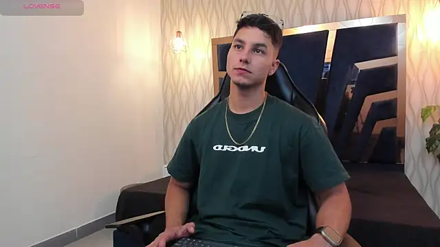 Noah Clarkk online show from 04-18-26, 03:03