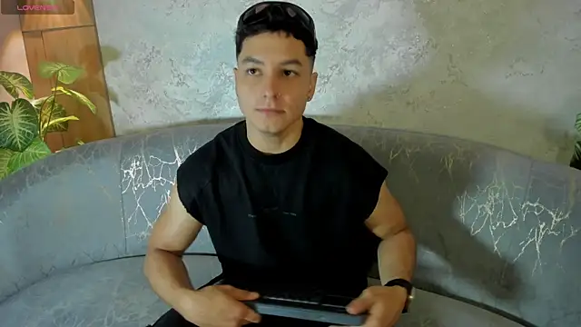 Noah Clarkk online show from 06-27-26, 04:02