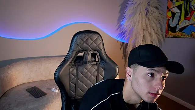 Noah Clarkk online show from 07-18-26, 05:32