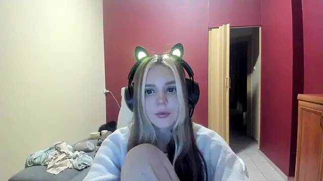 LunaAngell online show from 12-21-25, 12:35