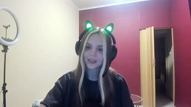 LunaAngell online show from 12-23-25, 02:11