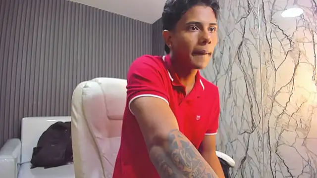 Snapshot of andrew_myersx chatting on 01-08-26, 01:33 andrew myersx online show from 01-08-26, 01:33