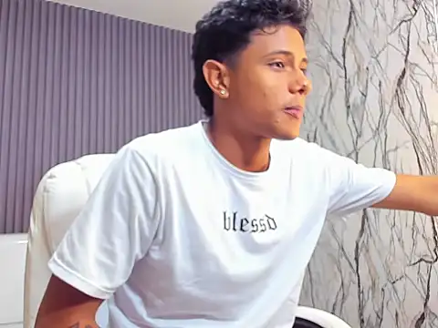 Snapshot of andrew_myersx chatting on 01-07-26, 02:05 andrew myersx online show from 01-07-26, 02:05