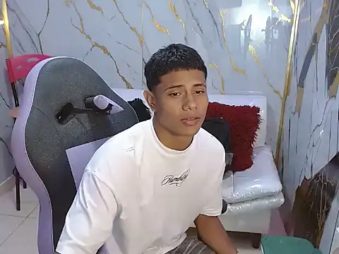 Snapshot of andrew_myersx chatting on 03-04-26, 01:30 andrew myersx online show from 03-04-26, 01:30