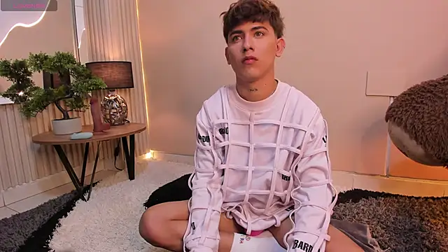 Snapshot of Thristan_Leones chatting on 12-21-25, 05:31 Thristan Leones online show from 12-21-25, 05:31