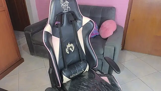 pinkygirl20 online show from 01-13-26, 05:55