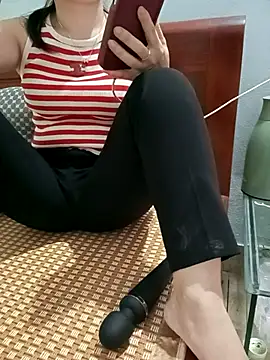 Sweet-Berryy online show from 04-11-26, 01:57