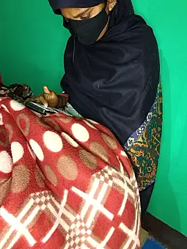 QWEEN7B online show from 12-21-25, 12:51