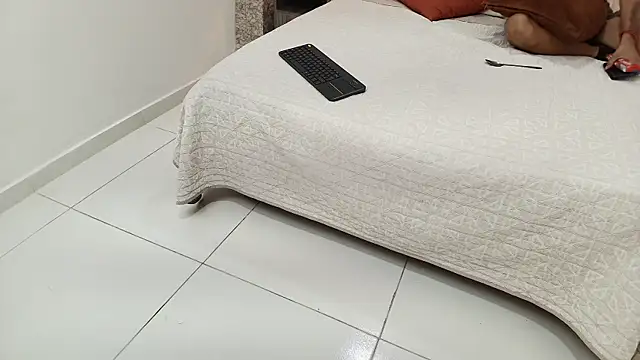 zoe bermudez online show from 12-18-25, 01:26