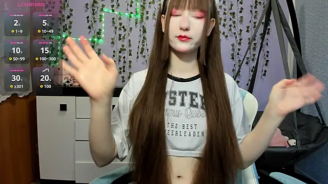 Snapshot of Yoonhee_ki chatting on 04-17-26, 02:09 Yoonhee ki online show from 04-17-26, 02:09