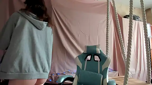 Snapshot of Yoonhee_ki chatting on 01-12-26, 10:33 Yoonhee ki online show from 01-12-26, 10:33