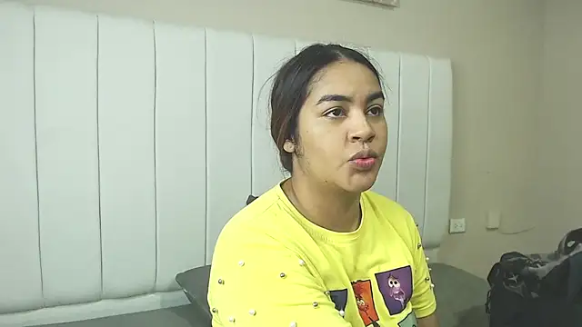 Snapshot of alicce_will02 chatting on 01-09-26, 12:45 alicce will02 online show from 01-09-26, 12:45